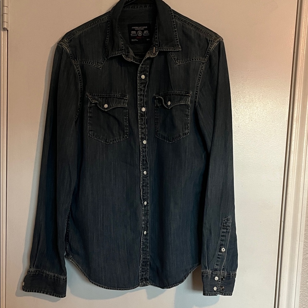 American Eagle Blue Denim Shirt Womens Jean Button Up Small Pearl Snap